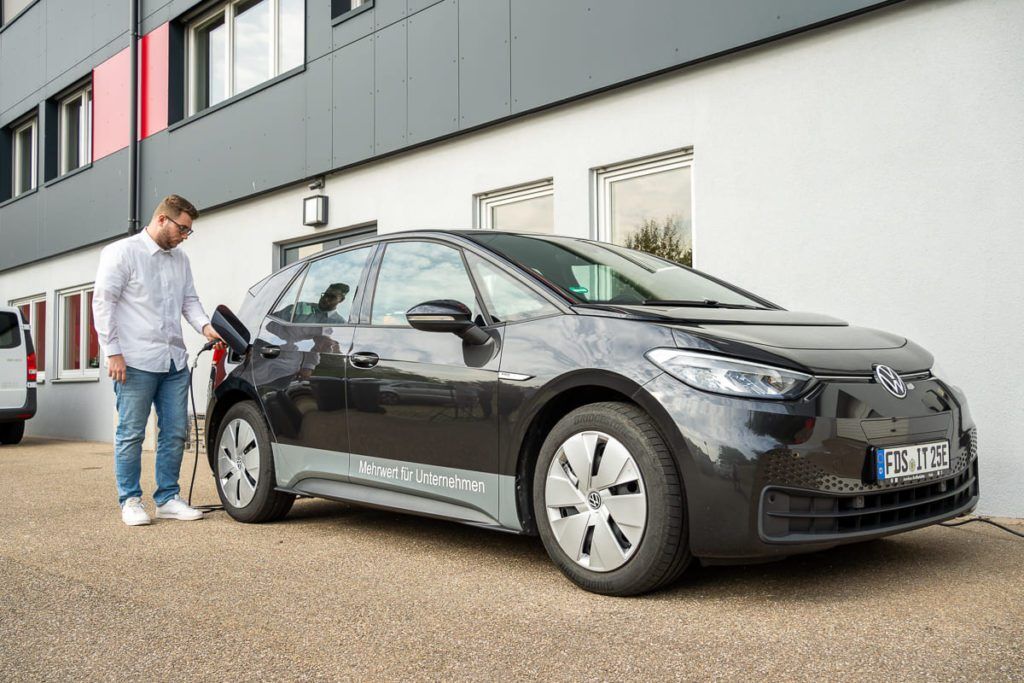 Firmenfahrzeug Elektromotor Auto