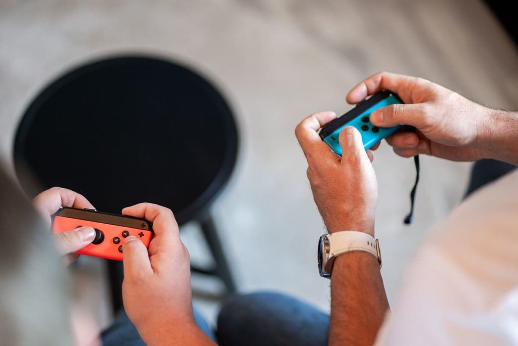 Arbeitspausen mit Kollegen Spielekonsole